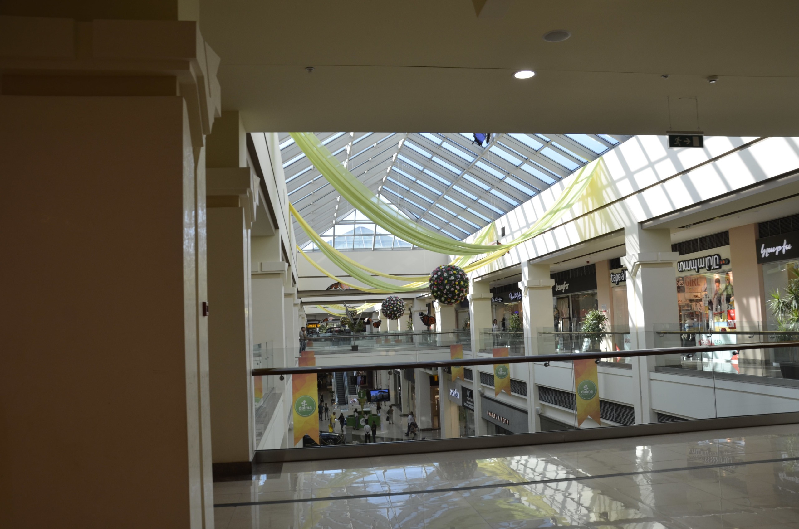 В проекте торгового центра Dalma Garden Mall применен принцип тематического зонирования