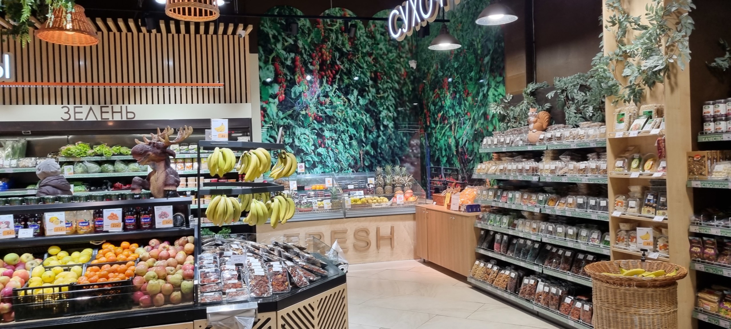 Отдел овощей и фруктов в супермаркете – зрелищное место. Планировка магазина и дизайн интерьера Канаян